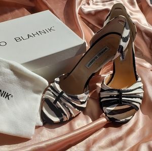 Manolo Blahnik Animal Print Sedaraby